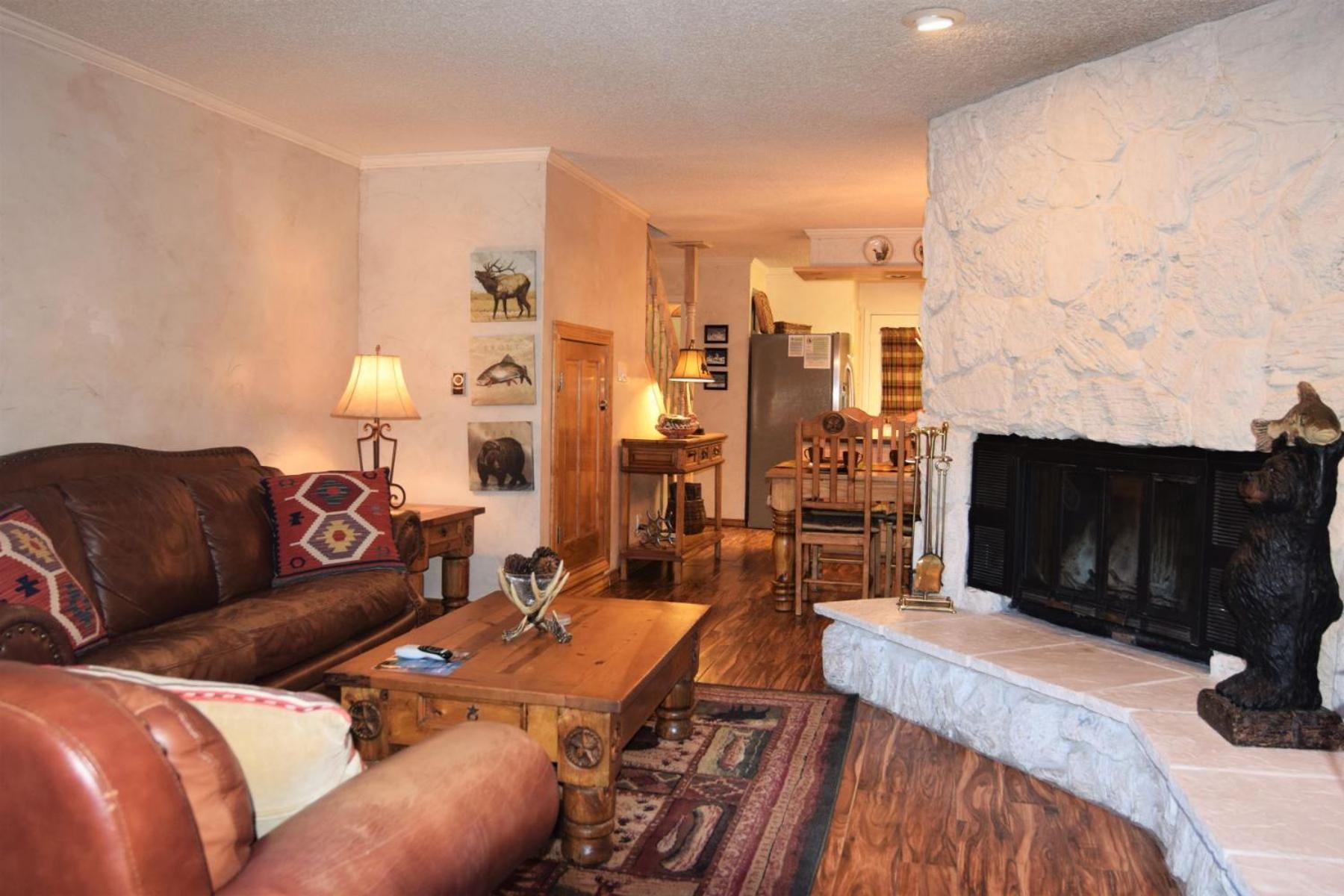 Claim Jumper Townhouse 16 - On The River - Across From The Fishing Ponds - In Town - Near The Ski Area - Fireplace - Wifi - Sate 红河 外观 照片